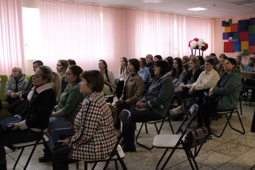 В Троицком центре культуры и досуга сегодня состоялась открытая рабочая встреча, объединившая представителей администрации муниципального округа и неравнодушных жителей, объединенных общей целью – преобразить родной... В Троицком центре культуры и досуга сегодня состоялась открытая рабочая встреча, объединившая представителей администрации муниципального округа и неравнодушных жителей, объединенных общей целью – преобразить родной...
