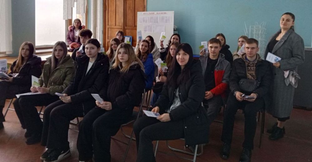 В ГКУ «РЦЗН ЛНР» в городе Антраците и Антрацитовском районе прошел День открытых дверей для участников молодежного клуба «Шаг к мечте» В ГКУ «РЦЗН ЛНР» в городе Антраците и Антрацитовском районе прошел День открытых дверей для участников молодежного клуба «Шаг к мечте»