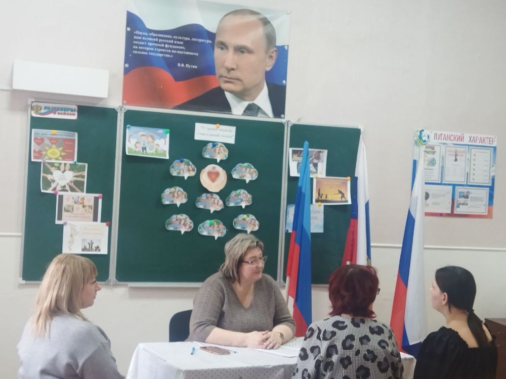 Сегодня начальник отдела по вопросам опеки, попечительства и патронажа Администрации городского округа муниципальное образование городской округ город Ровеньки Луганской Народной Республики Ирина Викторовна Попова на базе... Сегодня начальник отдела по вопросам опеки, попечительства и патронажа Администрации городского округа муниципальное образование городской округ город Ровеньки Луганской Народной Республики Ирина Викторовна Попова на базе...
