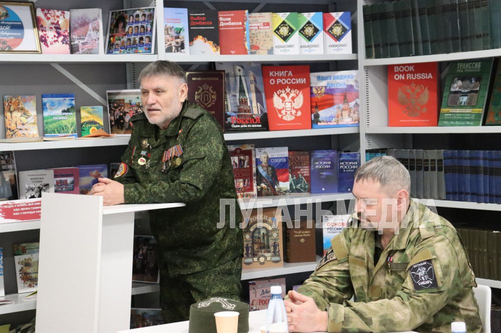 В конференц-зале Свердловской центральной городской библиотеки им. Астафьева прошла встреча представителей казачества с семиклассниками казачьего кадетского класса СШ № 8 им. Станислава Синельника В конференц-зале Свердловской центральной городской библиотеки им. Астафьева прошла встреча представителей казачества с семиклассниками казачьего кадетского класса СШ № 8 им. Станислава Синельника