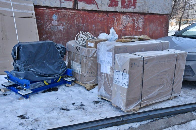 Новые лифты от Красноярского края уже начали устанавливать в Свердловске Новые лифты от Красноярского края уже начали устанавливать в Свердловске