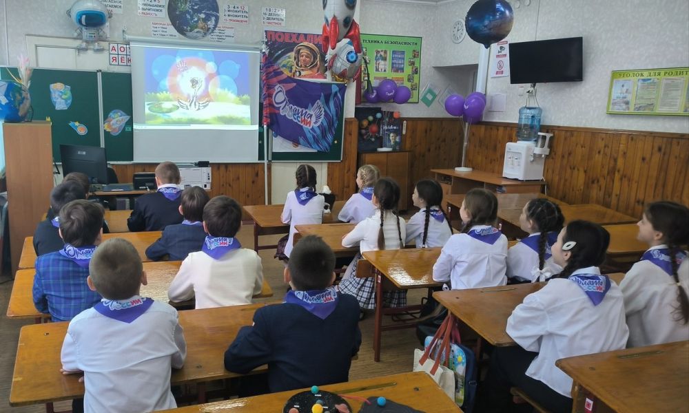 В рамках оперативно-профилактической акции "Чистое поколение-2025" Орлята России Ровеньковской школы №3, приняли участие в просмотре профилактического мультфильма, посвященного вопросам наркозависимости В рамках оперативно-профилактической акции "Чистое поколение-2025" Орлята России Ровеньковской школы №3, приняли участие в просмотре профилактического мультфильма, посвященного вопросам наркозависимости