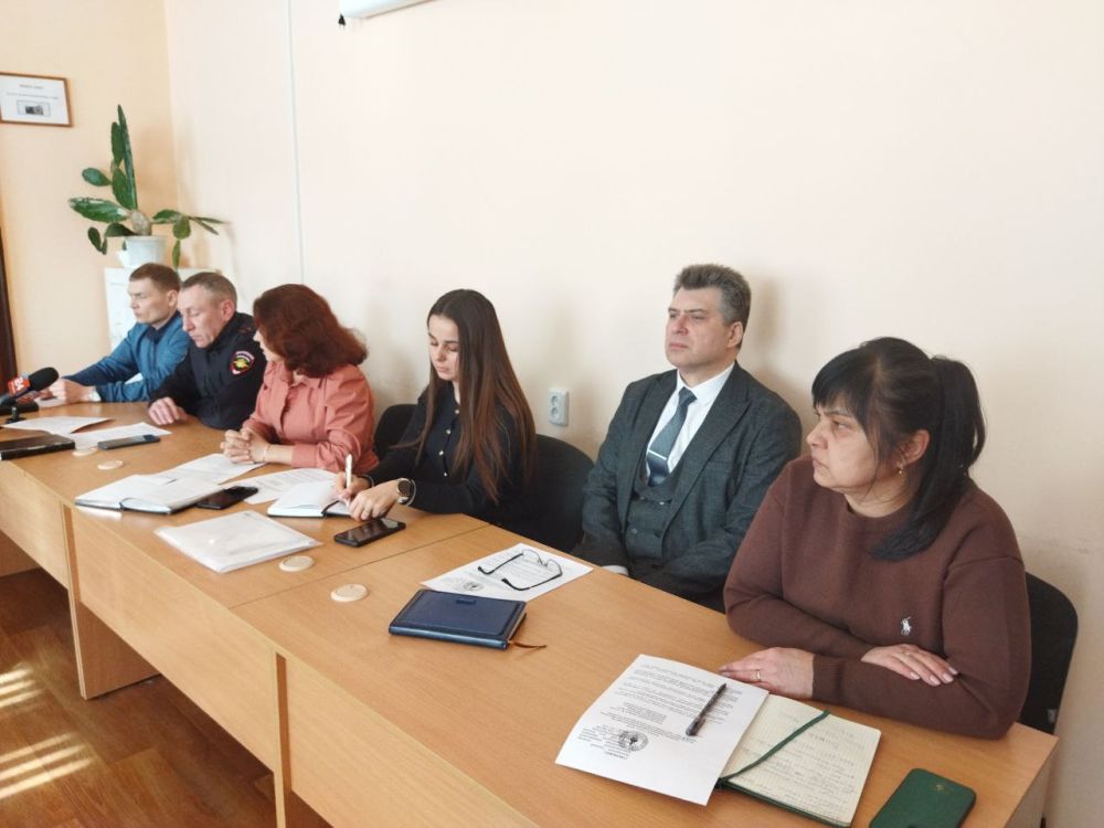 В Администрации городского округа город Ровеньки состоялось очередное заседание городской межведомственной комиссии по профилактике правонарушений при муниципальном образовании городской округ город Ровеньки Луганской... В Администрации городского округа город Ровеньки состоялось очередное заседание городской межведомственной комиссии по профилактике правонарушений при муниципальном образовании городской округ город Ровеньки Луганской...
