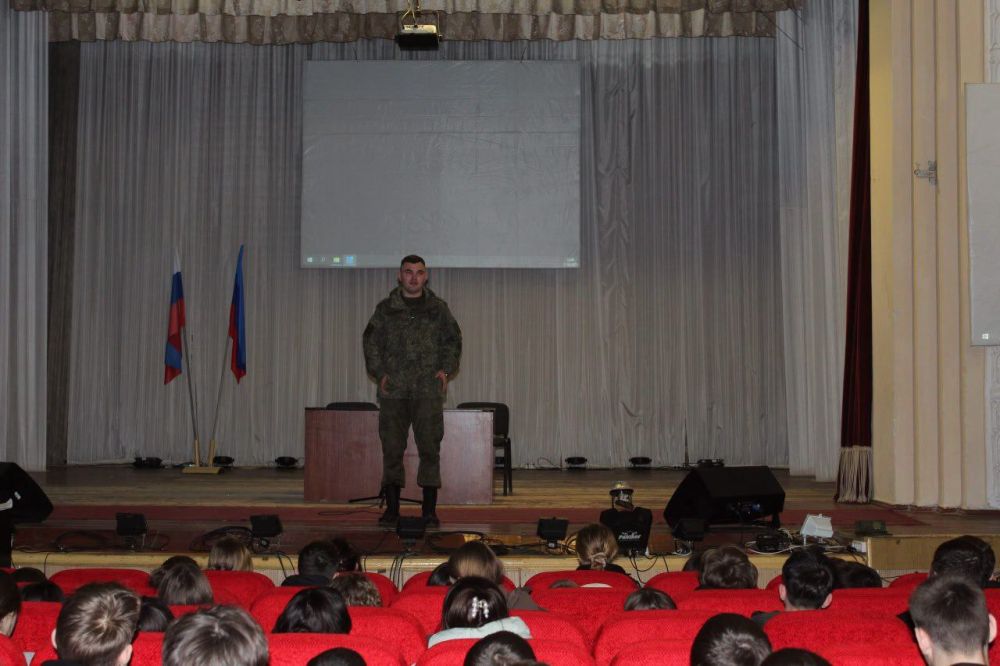 Сегодня в Новопскове состоялось агитационное мероприятие для старшеклассников Сегодня в Новопскове состоялось агитационное мероприятие для старшеклассников