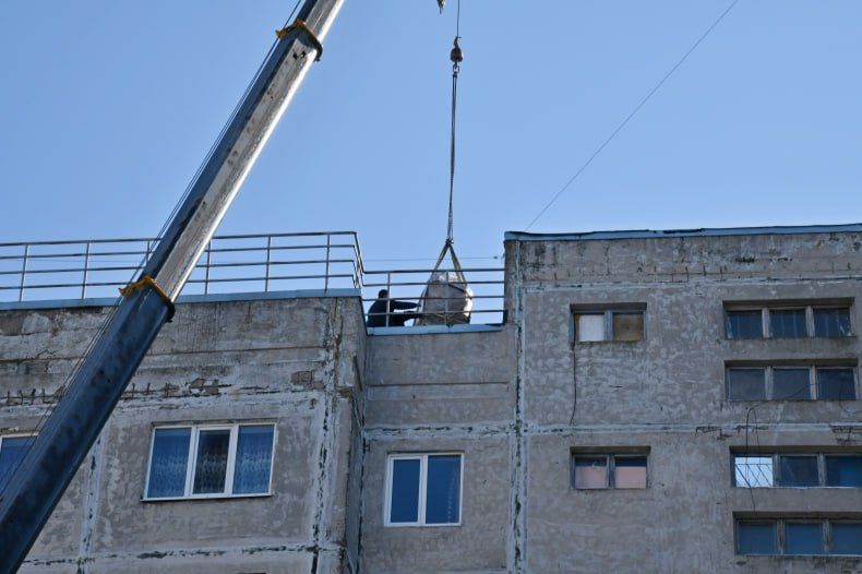 Новые лифты от Красноярского края уже начали устанавливать в Свердловске Новые лифты от Красноярского края уже начали устанавливать в Свердловске