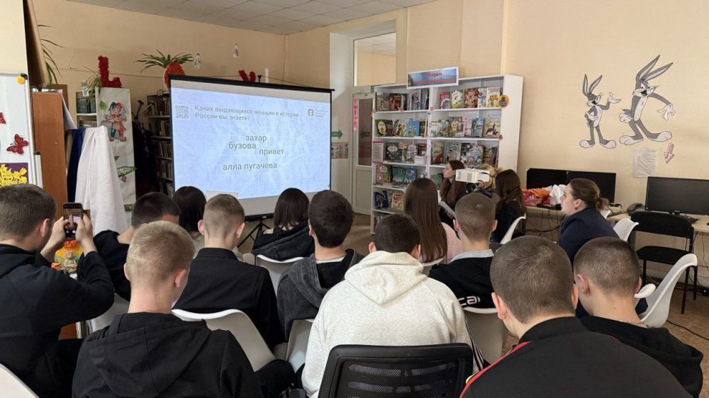 Сегодня старшеклассники Белокуракинской школы № 1 стали частью просветительской акции Российского общества «Знание», посвященной Международному женскому дню Сегодня старшеклассники Белокуракинской школы № 1 стали частью просветительской акции Российского общества «Знание», посвященной Международному женскому дню