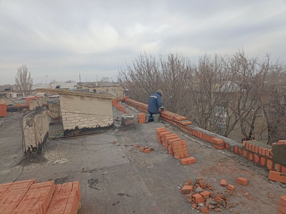 В Краснодонском муниципальном округе реализуется специальный инфраструктурный проект, в рамках которого Тюменские специалисты приступили к капитальному ремонту мягкой кровли многоквартирного жилого дома в городе... В Краснодонском муниципальном округе реализуется специальный инфраструктурный проект, в рамках которого Тюменские специалисты приступили к капитальному ремонту мягкой кровли многоквартирного жилого дома в городе...