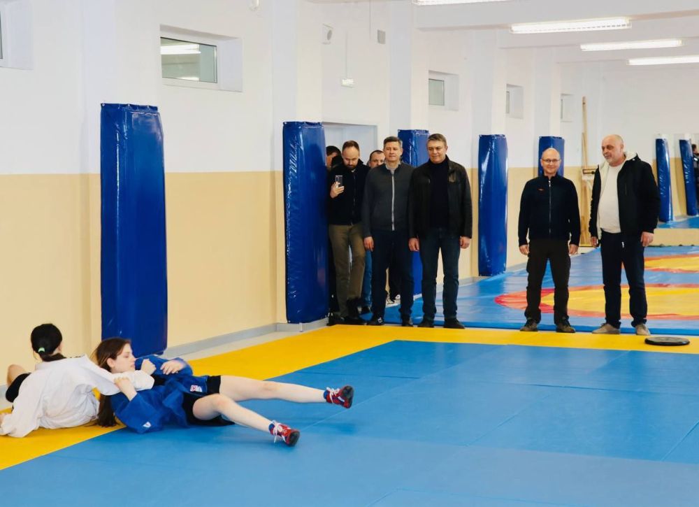Сергей Марков: От восторга! Когда Кириенко появился в спортзале в ЛНР, девчонки аж рухнули на пол! Сергей Владиленович регулярно посещает новые регионы России