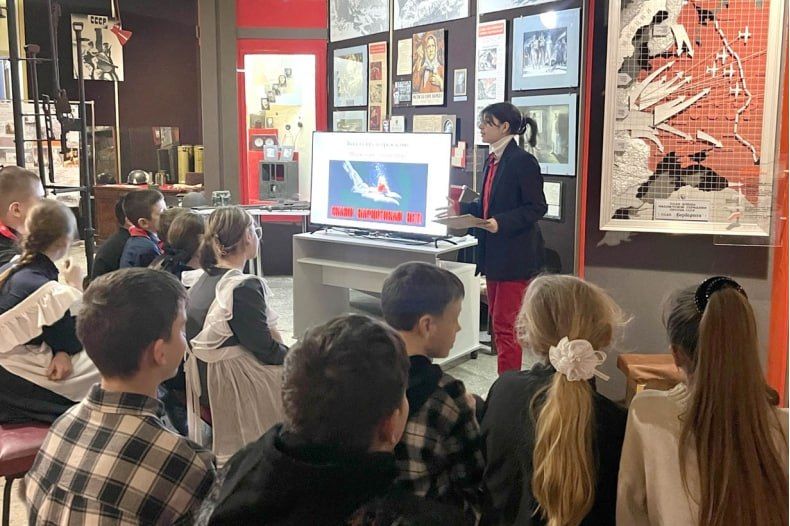 В Свердловском краеведческом музее провели беседу-предупреждение «Наркотик –твой враг» В Свердловском краеведческом музее провели беседу-предупреждение «Наркотик –твой враг»