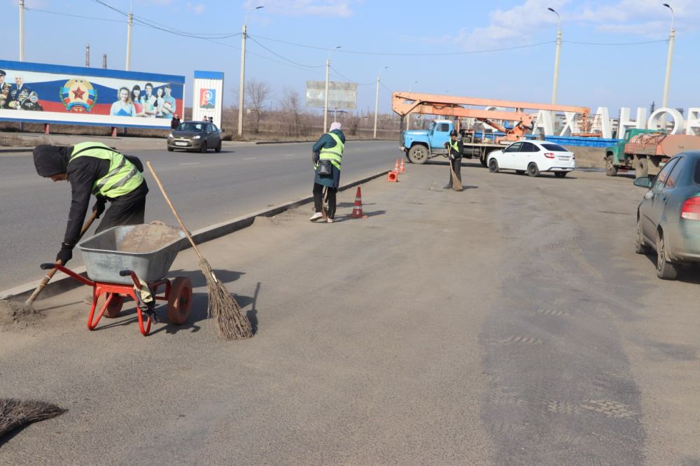 Привели в порядок стелу на въезде в город Привели в порядок стелу на въезде в город