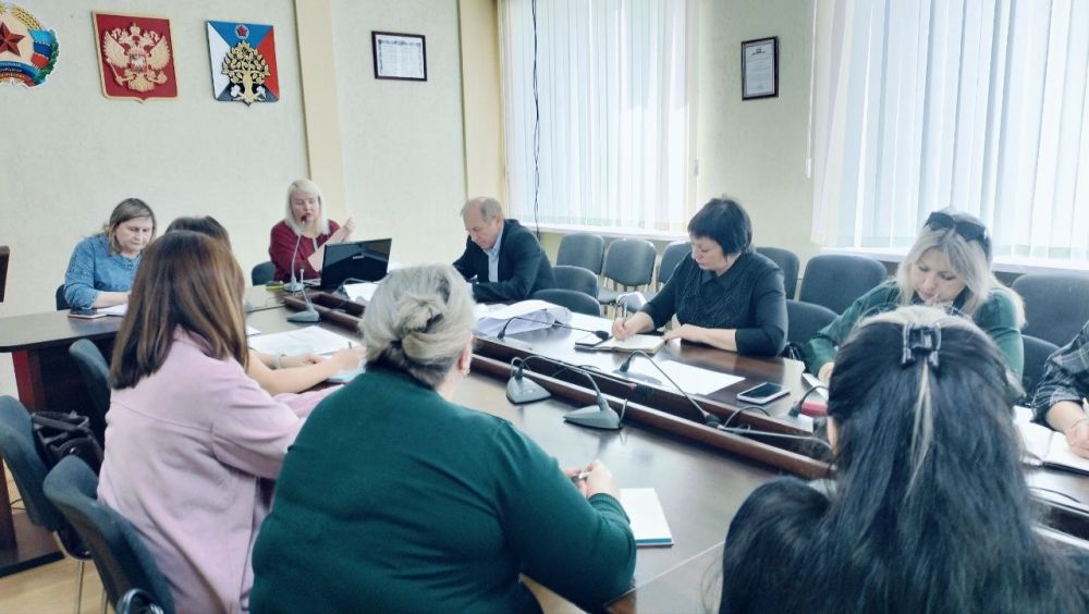 Сегодня в Администрации городского округа состоялось совещание с руководителями учебных учреждений и ответственными лицами по вопросу организации процесса участия волонтеров в голосовании за объекты благоустройства в рамках... Сегодня в Администрации городского округа состоялось совещание с руководителями учебных учреждений и ответственными лицами по вопросу организации процесса участия волонтеров в голосовании за объекты благоустройства в рамках...