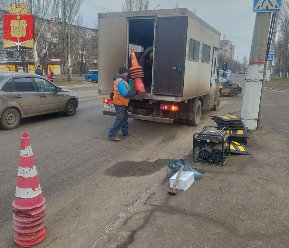 Коммунальные службы проводят работы на территории города Коммунальные службы проводят работы на территории города