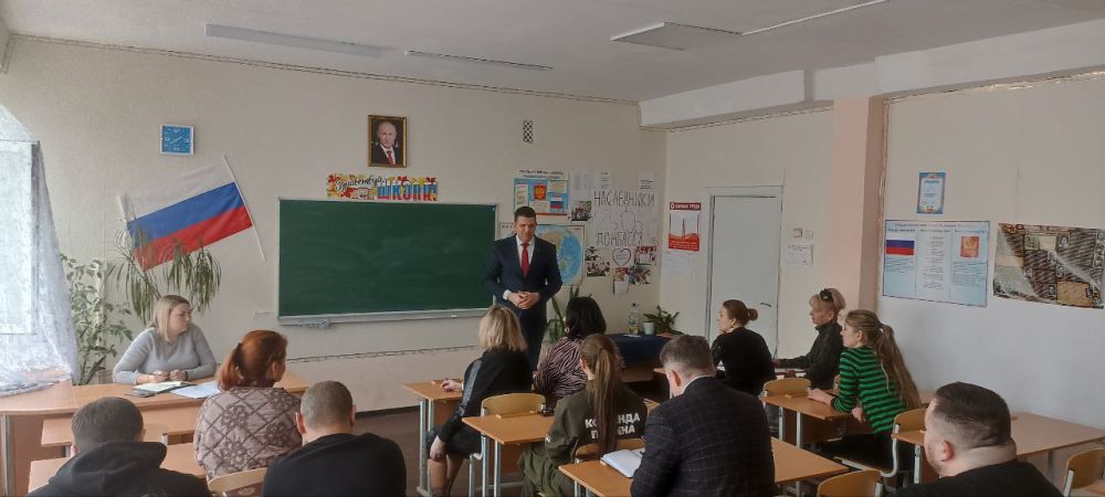 Олег Коваль: 12 марта, совместно с председателем Общественного Совета проекта "Новая школа" Сергеем Цемкало приняли участие в расширенном заседании управляющего Совета гимназии 60 города Луганска Олег Коваль: 12 марта, совместно с председателем Общественного Совета проекта "Новая школа" Сергеем Цемкало приняли участие в расширенном заседании управляющего Совета гимназии 60 города Луганска