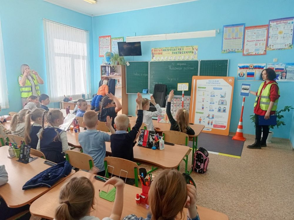12 марта педагоги "Лаборатории безопасности" Анна Литвинова и Ева Матий провели выездное занятие для учащихся начальной школы Хрящеватенской основной школы №35 им. Г.Н 12 марта педагоги "Лаборатории безопасности" Анна Литвинова и Ева Матий провели выездное занятие для учащихся начальной школы Хрящеватенской основной школы №35 им. Г.Н
