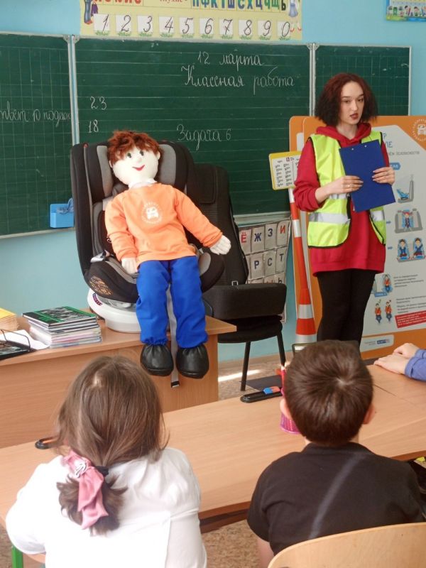 12 марта педагоги "Лаборатории безопасности" Анна Литвинова и Ева Матий провели выездное занятие для учащихся начальной школы Хрящеватенской основной школы №35 им. Г.Н 12 марта педагоги "Лаборатории безопасности" Анна Литвинова и Ева Матий провели выездное занятие для учащихся начальной школы Хрящеватенской основной школы №35 им. Г.Н