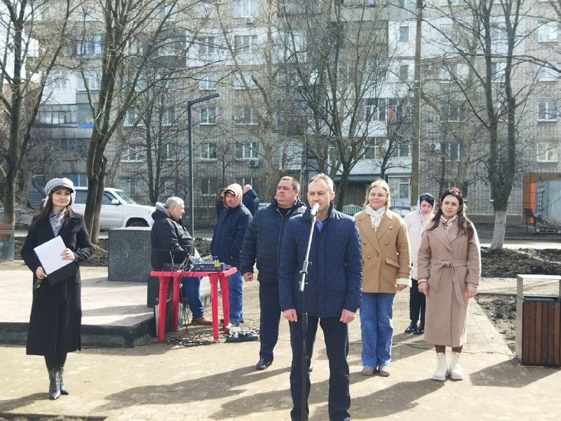 Сегодня в Ровеньках состоялось торжественное открытие игровой площадки в сквере воинов-интернационалистов Сегодня в Ровеньках состоялось торжественное открытие игровой площадки в сквере воинов-интернационалистов