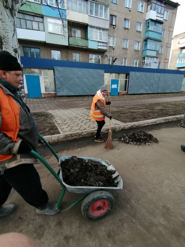 Продолжается уборка в нашем городе Продолжается уборка в нашем городе