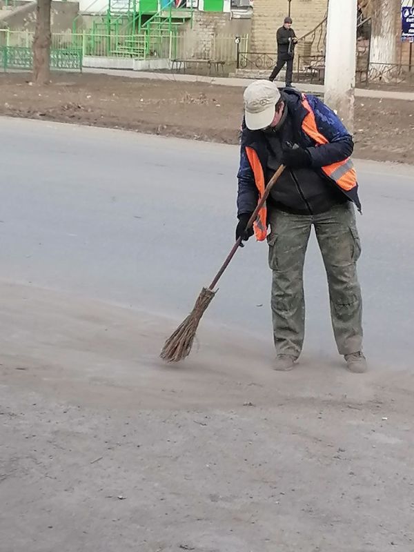 Продолжается уборка в нашем городе Продолжается уборка в нашем городе