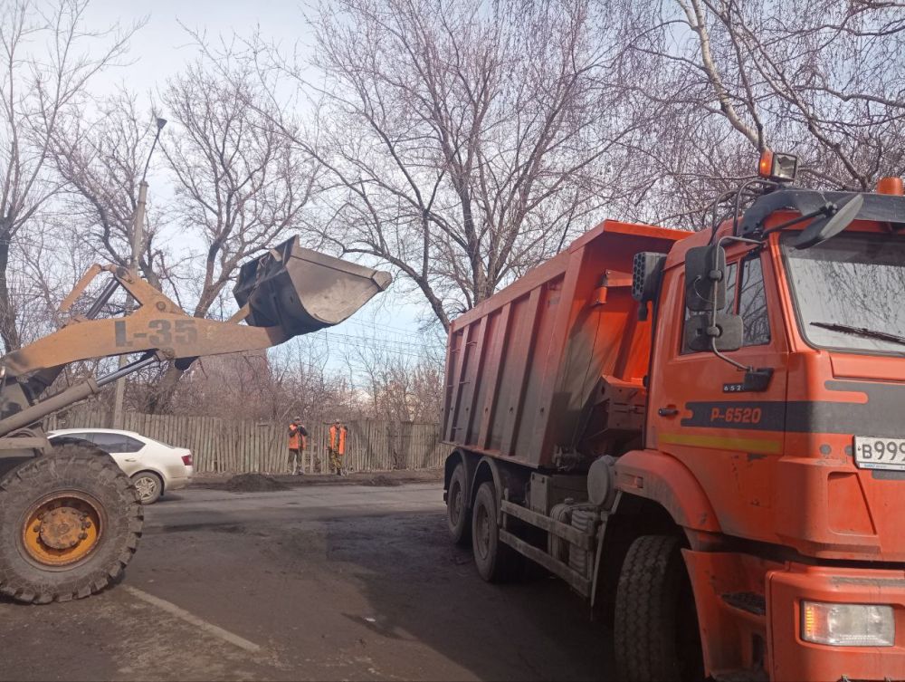 Сегодня в рамках контракта с подрядной организацией по благоустройству территорий нашего муниципального образования, работники муниципального унитарного предприятия "Спецкомавтотранс" города Ровеньки продолжают работы по... Сегодня в рамках контракта с подрядной организацией по благоустройству территорий нашего муниципального образования, работники муниципального унитарного предприятия "Спецкомавтотранс" города Ровеньки продолжают работы по...