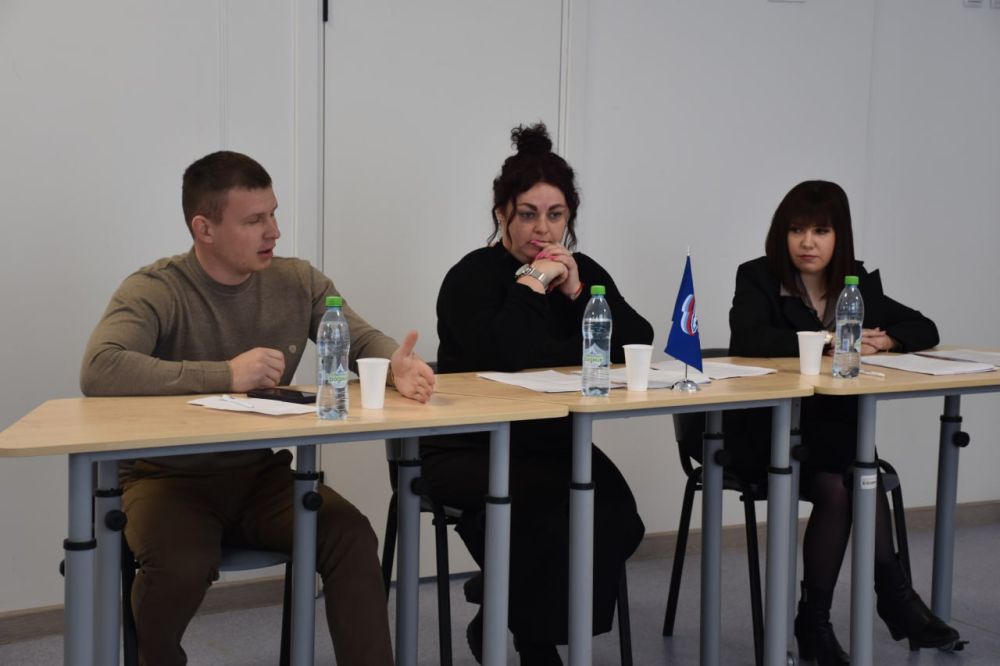 Приняла участие в молодежном дебатном турнире "Мнение молодежи", проходящем в республике по инициативе Секретаря Луганского регионального отделения партии "ЕДИНАЯ РОССИЯ" Дениса Мирошниченко Приняла участие в молодежном дебатном турнире "Мнение молодежи", проходящем в республике по инициативе Секретаря Луганского регионального отделения партии "ЕДИНАЯ РОССИЯ" Дениса Мирошниченко