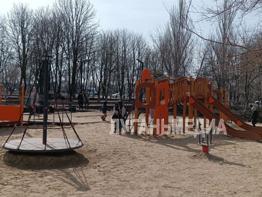 В Ровеньках прошло торжественное открытие детской и спортивной площадок в рамках реализации программы «Формирование современной городской среды города Ровеньки Луганской Народной Республики на 2024 год» В Ровеньках прошло торжественное открытие детской и спортивной площадок в рамках реализации программы «Формирование современной городской среды города Ровеньки Луганской Народной Республики на 2024 год»