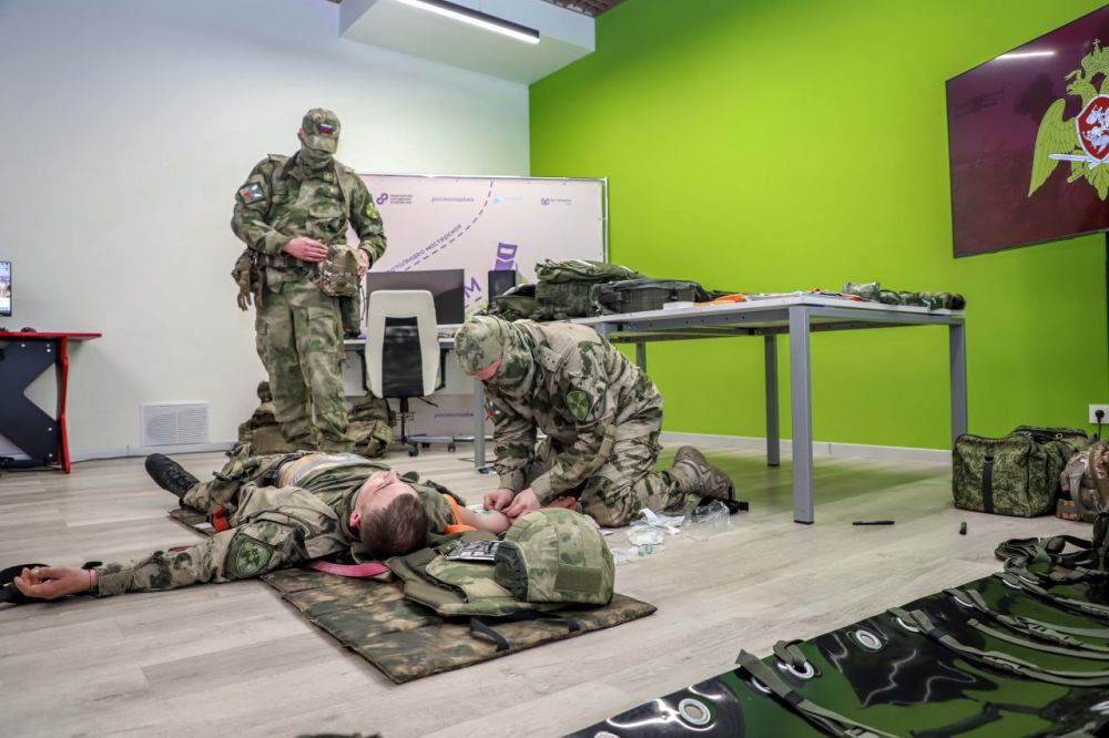 В Луганском Доме молодежи прошел мастер-класс по оказанию первой медицинской помощи для журналистов В Луганском Доме молодежи прошел мастер-класс по оказанию первой медицинской помощи для журналистов