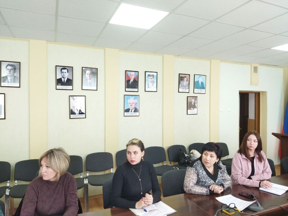 Сегодня в Администрации городского округа город Ровеньки по инициативе Городской комиссии по делам несовершеннолетних и защите их прав проведено совещание с представителями образовательных учреждений по разъяснению основных... Сегодня в Администрации городского округа город Ровеньки по инициативе Городской комиссии по делам несовершеннолетних и защите их прав проведено совещание с представителями образовательных учреждений по разъяснению основных...