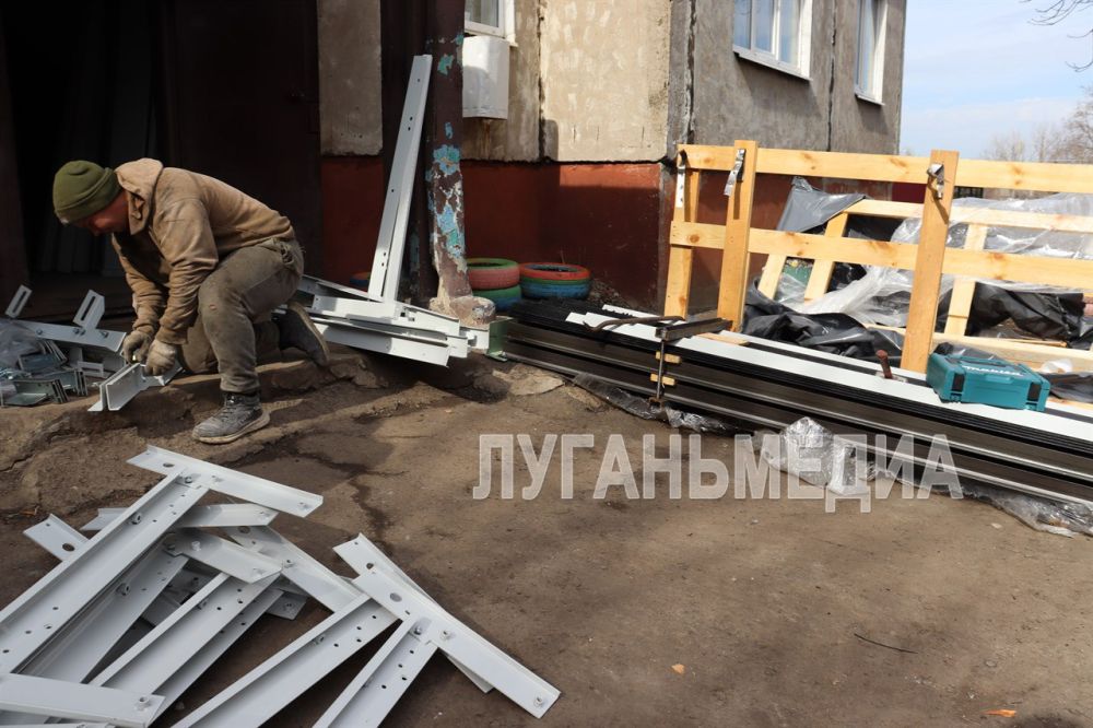 В Свердловске специалисты из Красноярского края продолжают восстанавливать лифтовое хозяйство В Свердловске специалисты из Красноярского края продолжают восстанавливать лифтовое хозяйство