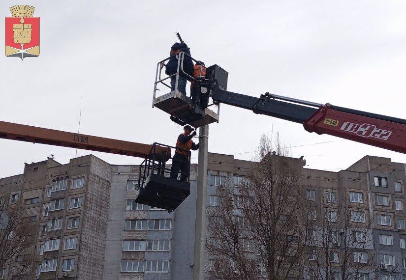 Коммунальные службы проводят работы на территории города Коммунальные службы проводят работы на территории города