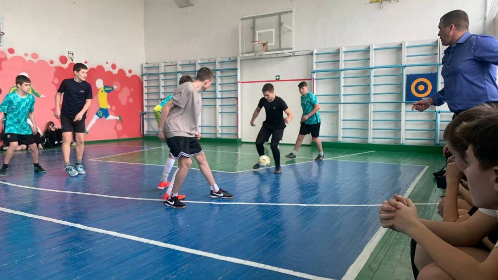 12 марта ребята нашего лицея приняли участие в муниципальном этапе соревнований по мини-футболу в рамках спартакиады ЛНР, посвященной 80-й годовщине Победы в Великой Отечественной войне 12 марта ребята нашего лицея приняли участие в муниципальном этапе соревнований по мини-футболу в рамках спартакиады ЛНР, посвященной 80-й годовщине Победы в Великой Отечественной войне