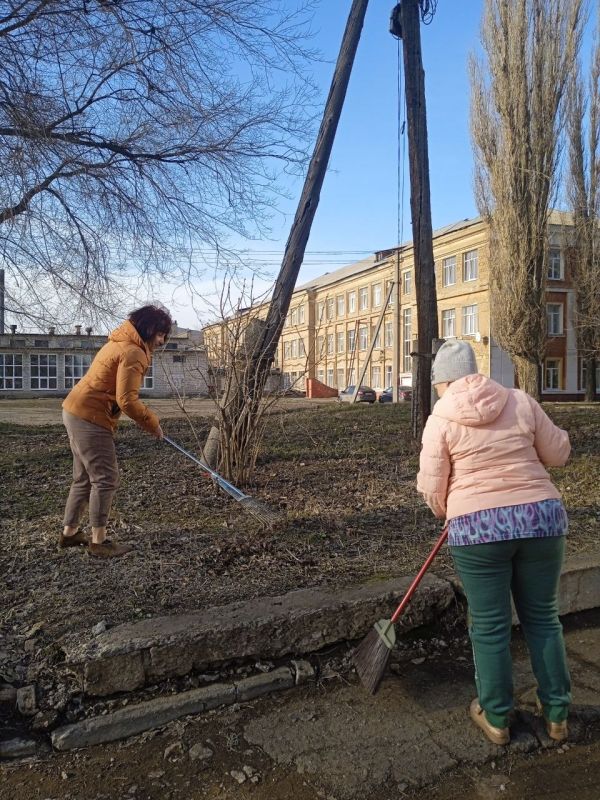В работу по наведению чистоты активно включились и коллективы учреждений и организаций города В работу по наведению чистоты активно включились и коллективы учреждений и организаций города