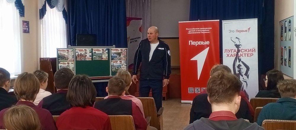 Сотрудник ГИБДД ОМВД России "Брянковский" Орыщук Андрей провел беседу в Брянковской специализированной школе №1 в целях профилактики детского травматизма Сотрудник ГИБДД ОМВД России "Брянковский" Орыщук Андрей провел беседу в Брянковской специализированной школе №1 в целях профилактики детского травматизма