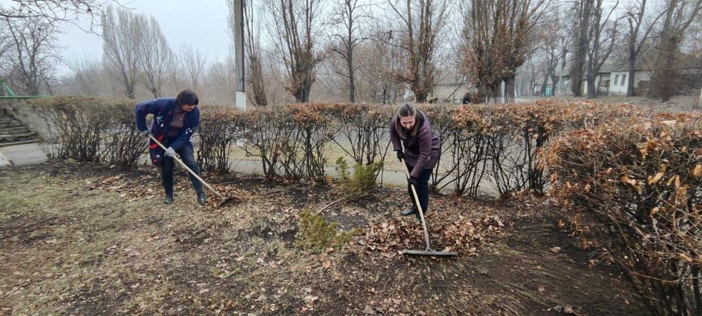 В Краснолучском городском округе активно проходят субботники В Краснолучском городском округе активно проходят субботники
