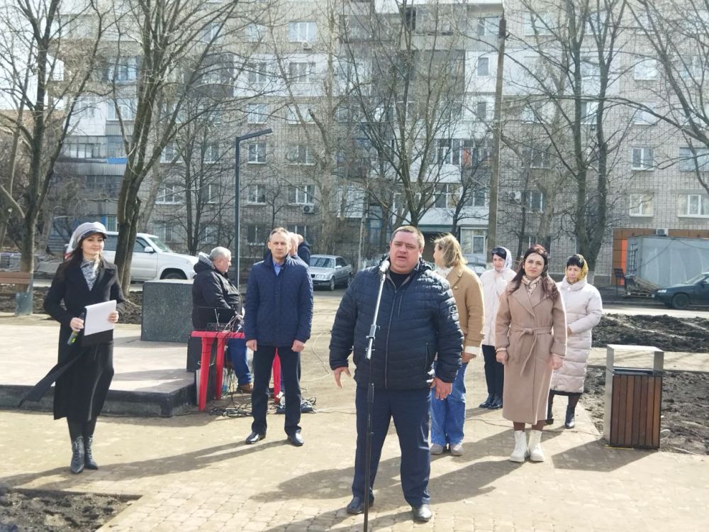 Сегодня в Ровеньках состоялось торжественное открытие игровой площадки в сквере воинов-интернационалистов Сегодня в Ровеньках состоялось торжественное открытие игровой площадки в сквере воинов-интернационалистов