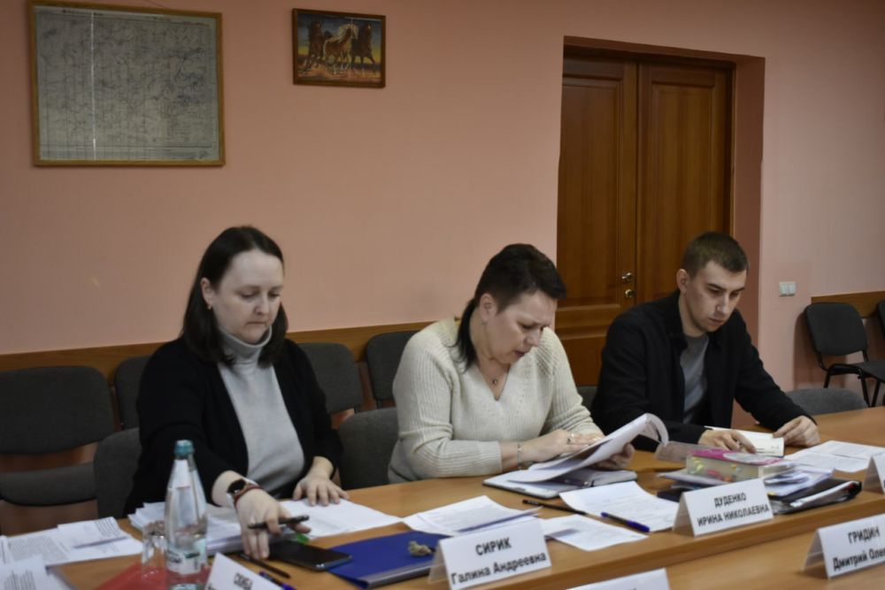 11 марта в Администрации муниципального округа муниципальное образование Перевальский муниципальный округ Луганской Народной Республики состоялось заседание комиссии по делам несовершеннолетних и защите их прав... 11 марта в Администрации муниципального округа муниципальное образование Перевальский муниципальный округ Луганской Народной Республики состоялось заседание комиссии по делам несовершеннолетних и защите их прав...