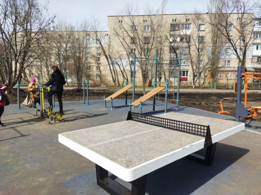 Сегодня в Ровеньках состоялось торжественное открытие игровой площадки в сквере воинов-интернационалистов Сегодня в Ровеньках состоялось торжественное открытие игровой площадки в сквере воинов-интернационалистов