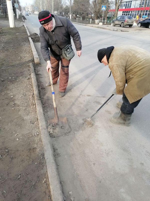 Продолжается уборка в нашем городе Продолжается уборка в нашем городе