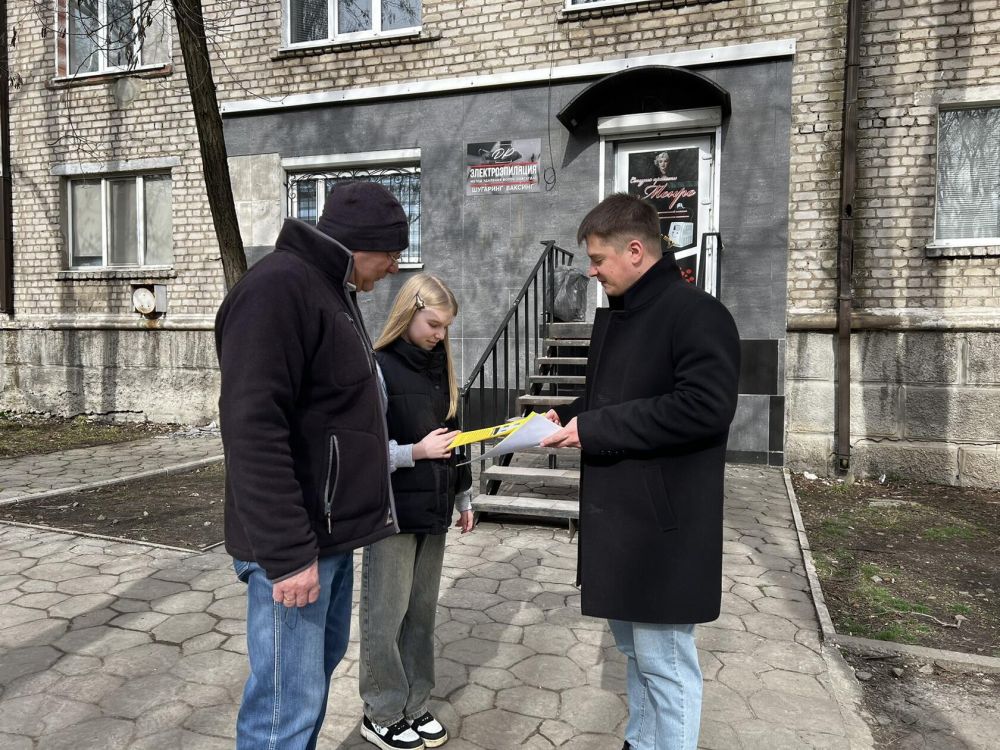 Сотрудники Дворца культуры имени Горького приняли участие в акции #ДарюТепло Сотрудники Дворца культуры имени Горького приняли участие в акции #ДарюТепло