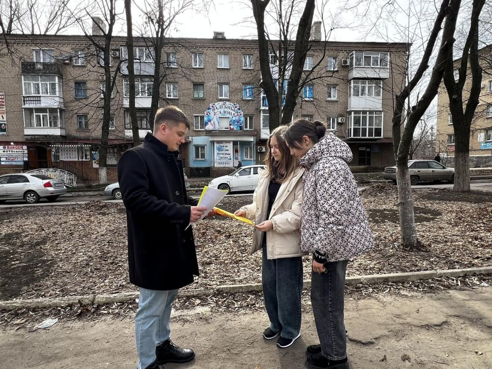 Сотрудники Дворца культуры имени Горького приняли участие в акции #ДарюТепло Сотрудники Дворца культуры имени Горького приняли участие в акции #ДарюТепло