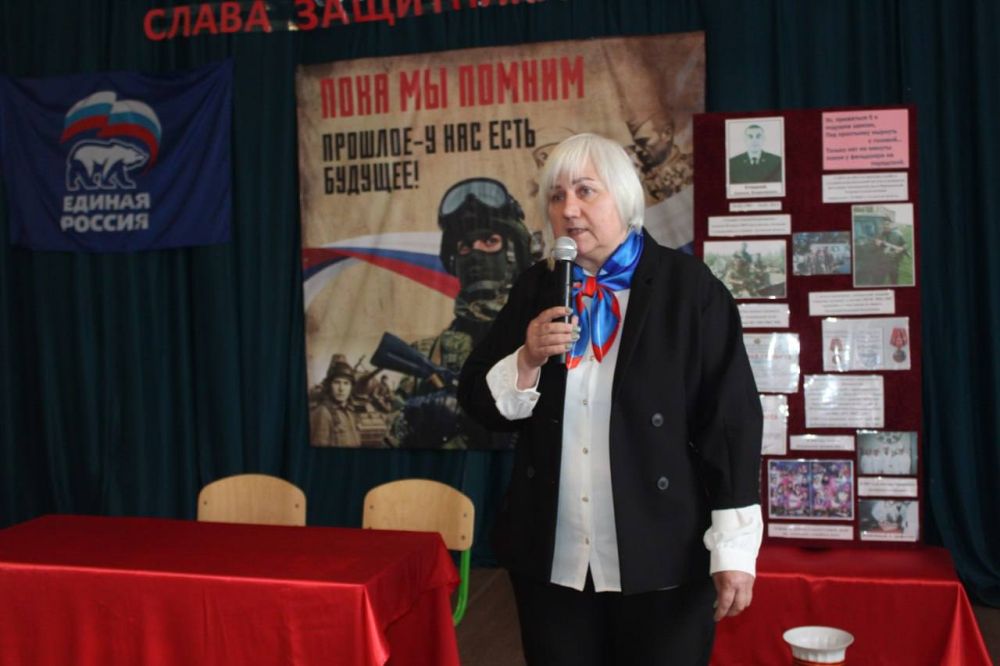 Светлана Гизай: Приняла участие в торжественном открытии Парты Героя в честь участника СВО Алексея Стоцкого, которое состоялось в Лотиковской школе в рамках проекта «Новая школа» партии «Единая Россия» Светлана Гизай: Приняла участие в торжественном открытии Парты Героя в честь участника СВО Алексея Стоцкого, которое состоялось в Лотиковской школе в рамках проекта «Новая школа» партии «Единая Россия»