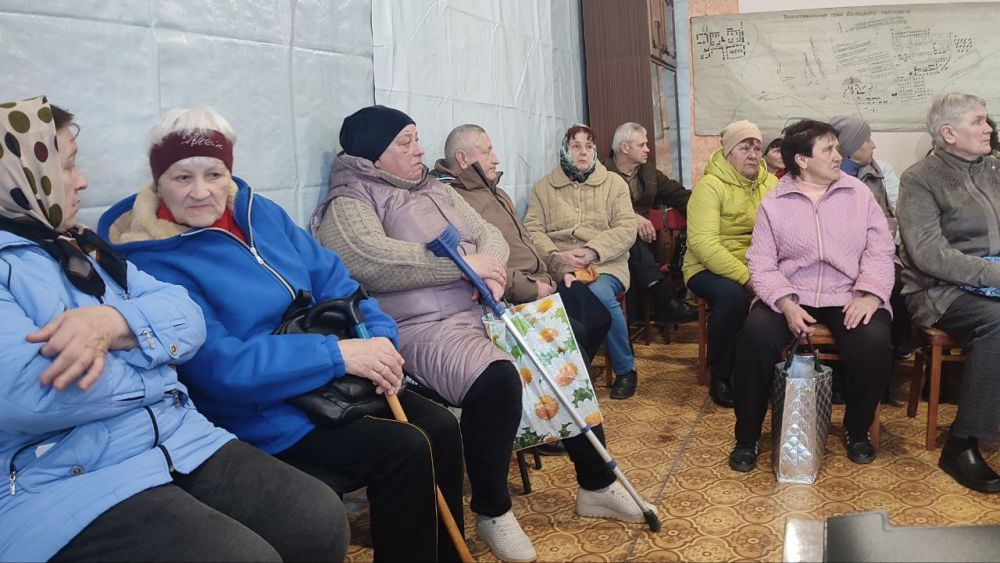 В поселке городского типа Донецкий заместители Главы администрации городского округа город Кировск Александр Самойлов, Марина Боботова провели прием граждан В поселке городского типа Донецкий заместители Главы администрации городского округа город Кировск Александр Самойлов, Марина Боботова провели прием граждан