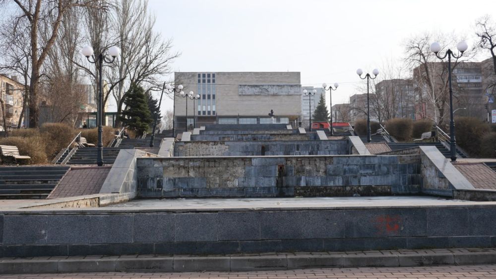 Столичный сквер Славы героев гражданской войны, расположенный в районе Луганского краеведческого музея, а также мемориальный комплекс «Борцам революции» будут отремонтированы благодаря помощи Москвы Столичный сквер Славы героев гражданской войны, расположенный в районе Луганского краеведческого музея, а также мемориальный комплекс «Борцам революции» будут отремонтированы благодаря помощи Москвы