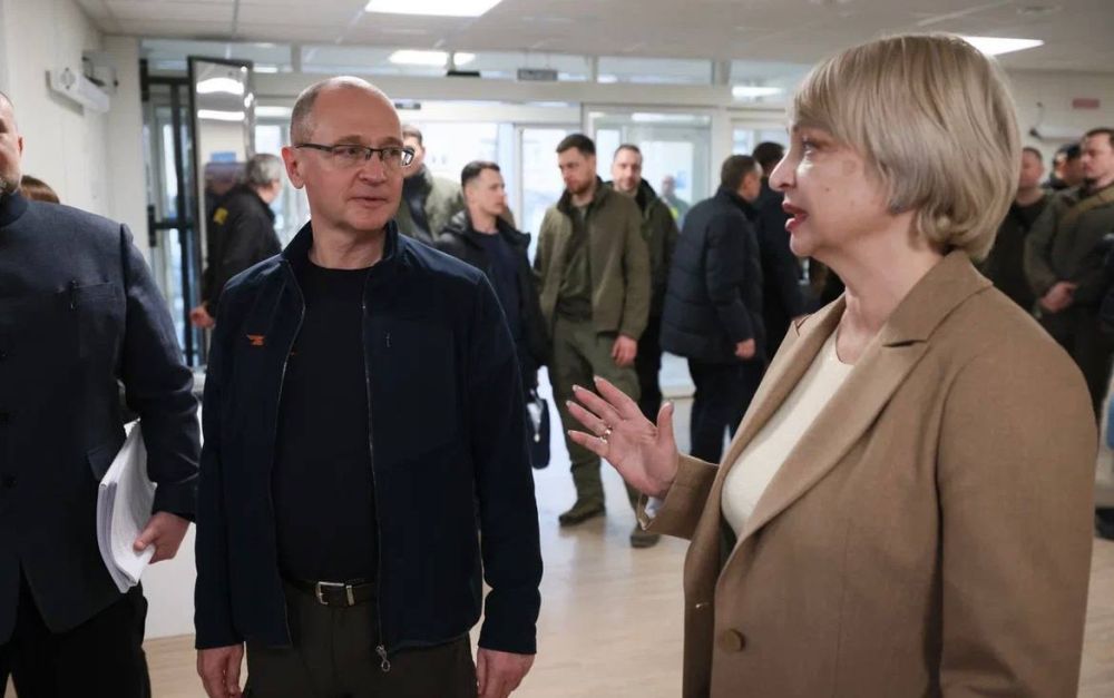 Наталия Пащенко: С рабочим визитом Первый заместитель Руководителя Администрации Президента Сергей Владиленович Кириенко, Заместитель Министра здравоохранения России Андрей Николаевич Плутницкий и Глава Луганской Народной... Наталия Пащенко: С рабочим визитом Первый заместитель Руководителя Администрации Президента Сергей Владиленович Кириенко, Заместитель Министра здравоохранения России Андрей Николаевич Плутницкий и Глава Луганской Народной...