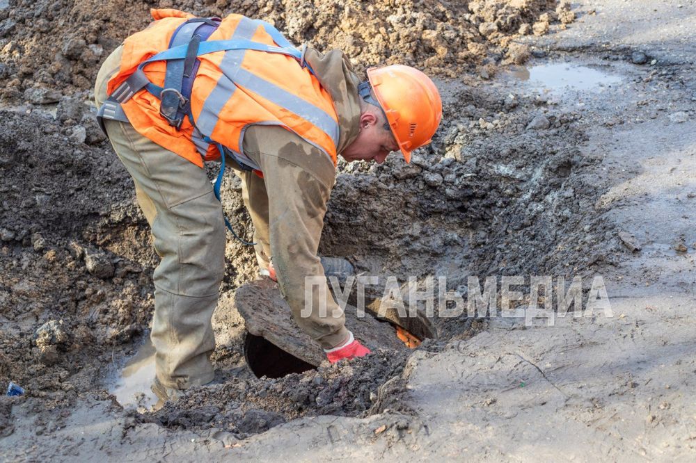 Ежедневно сотрудники ГУП ЛНР «Луганскводы» ведут планомерную работу по ликвидации неполадок на сетях водоснабжения Ежедневно сотрудники ГУП ЛНР «Луганскводы» ведут планомерную работу по ликвидации неполадок на сетях водоснабжения