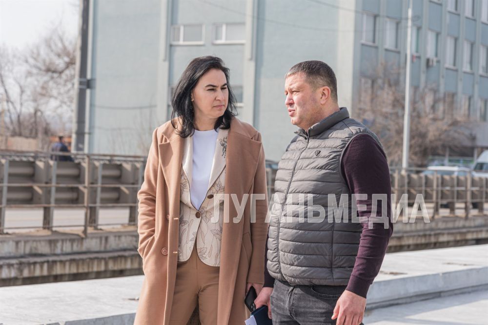 Яна Пащенко ознакомилась с ходом работ на путепроводе на улице Советской Яна Пащенко ознакомилась с ходом работ на путепроводе на улице Советской
