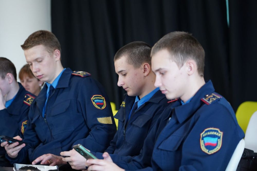 Спикеры Общества «Знание» и Президентской академии провели открытый диалог для молодёжи Спикеры Общества «Знание» и Президентской академии провели открытый диалог для молодёжи
