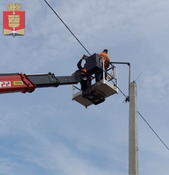Коммунальные службы проводят работы на территории города Коммунальные службы проводят работы на территории города
