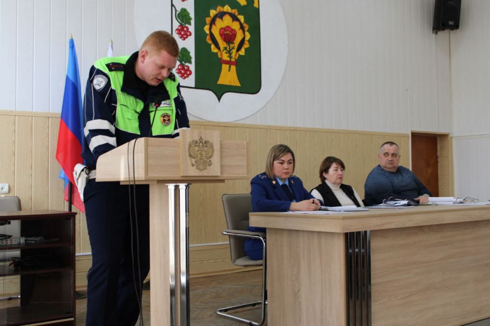 В Администрации Троицкого муниципального округа под председательством Главы Резниковой Ларисы Васильевны состоялось координационное совещание межведомственной комиссии по профилактике правонарушений В Администрации Троицкого муниципального округа под председательством Главы Резниковой Ларисы Васильевны состоялось координационное совещание межведомственной комиссии по профилактике правонарушений