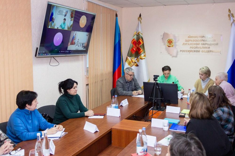 Заместитель председателя Государственной Думы РФ Анна Кузнецова на круглом столе в Луганске объявила о начале в ЛНР работы по поддержке беременных женщин и доабортному консультированию Заместитель председателя Государственной Думы РФ Анна Кузнецова на круглом столе в Луганске объявила о начале в ЛНР работы по поддержке беременных женщин и доабортному консультированию