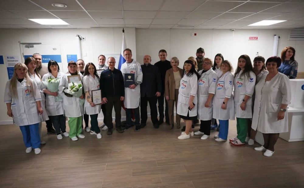 Наталия Пащенко: С рабочим визитом Первый заместитель Руководителя Администрации Президента Сергей Владиленович Кириенко, Заместитель Министра здравоохранения России Андрей Николаевич Плутницкий и Глава Луганской Народной... Наталия Пащенко: С рабочим визитом Первый заместитель Руководителя Администрации Президента Сергей Владиленович Кириенко, Заместитель Министра здравоохранения России Андрей Николаевич Плутницкий и Глава Луганской Народной...